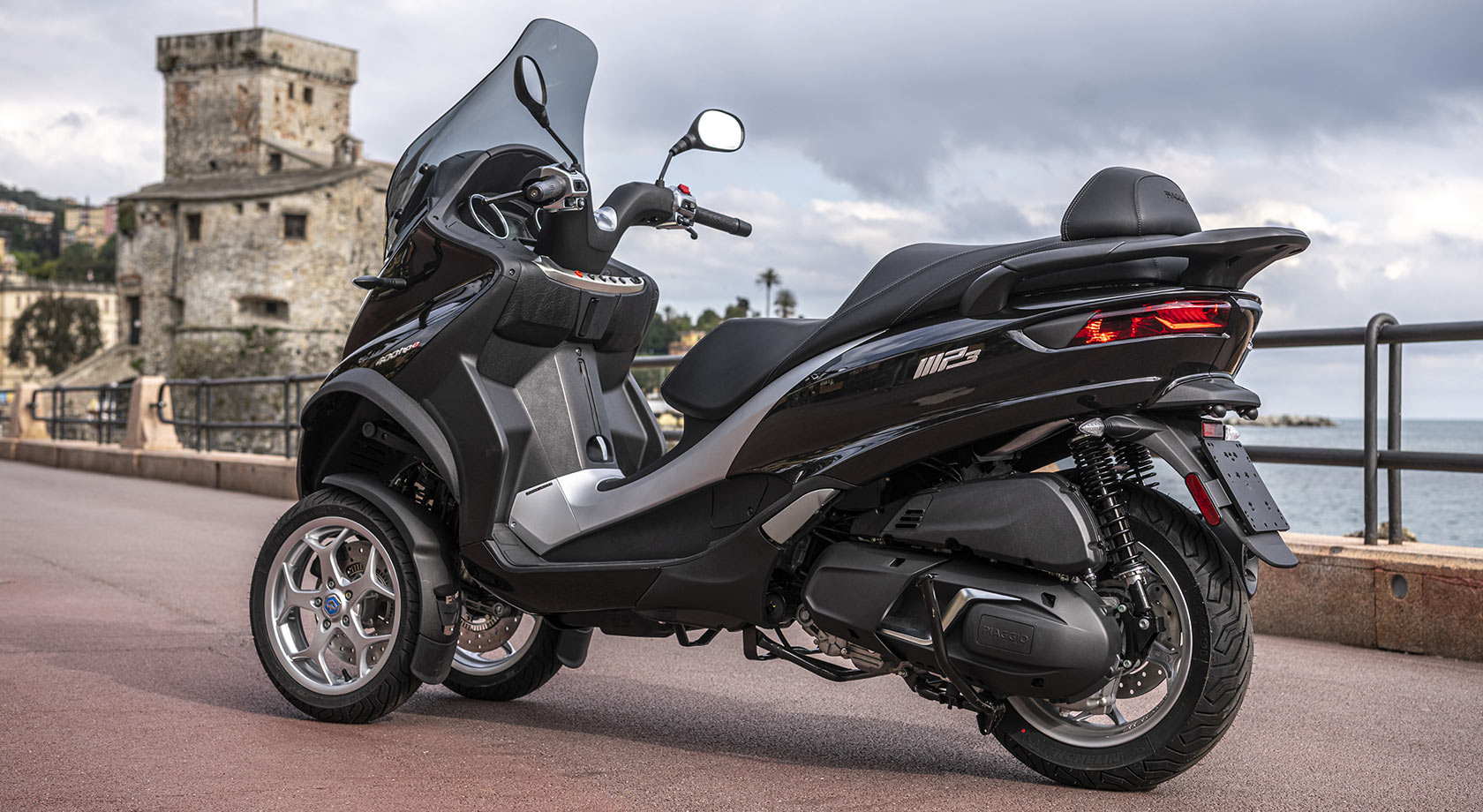 Piaggio Mp3 400 1680x920 Gallery 1